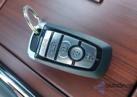 2022 Lincoln Navigator Standard z USA, uszkodzony, nr VIN 5LMJJ2NT8NEL14563